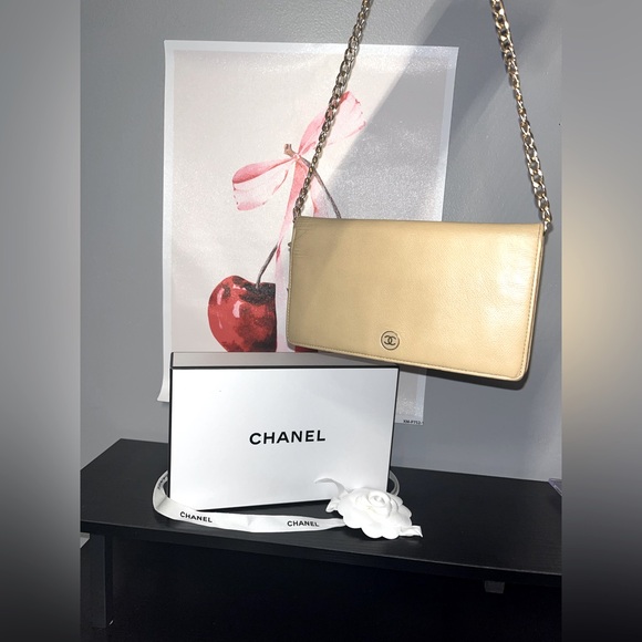 Chanel vintage champagne leather wallet WITH Chanel box and camellia flower - Picture 1 of 16